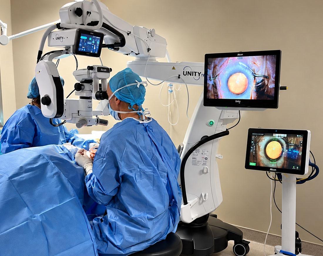 optimoda's tweet photo. @GrupoMiranza Ókular incorpora Unity M, el microscopio quirúrgico de Alcon.

Lee la noticia 👉https://t.co/3w20j8Vnft

El sistema conecta los datos del diagnóstico y la planificación con el quirófano.

#CirugíaOcular #Oftalmología https://t.co/pgU5f9vUSJ