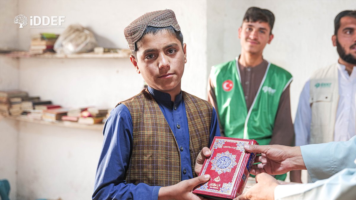 iddef's tweet photo. 📍 #Afganistan | İlme Vesile Ol

Bir Mushaf, bir talebenin ilim yolculuğuna eşlik eder; öğrendiği her ayetle hayatında yer edinir.

📖 Afganistan’daki medreselerimizde eğitim gören talebelerimize Kur’an-ı Kerim dağıtarak ilim yolculuklarına destek oluyoruz.

Siz de eğitim bağışlarınızla daha fazla talebenin Kur’an-ı Kerim ile buluşmasına vesile olabilirsiniz.

#İlmeVesileOl
🌐 https://t.co/cbhzuohdfS