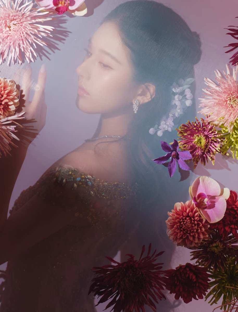 zhaolusi_intl's tweet photo. [📸] 102126 #ZHAOLUSI #赵露思          
Rosy Studio XHS Update   

[1]

The blossoms sway gently with the ripples 💐
Falling into a dreamy illusion woven from shimmering water, to fulfill an enchanting rendezvous in a world of reflections and illusions. �”    

ROSY HERITAGE BEAUTY   
#ZhaoLusixBazaar  
#BazaarFromChina2026 

🔗 https://t.co/4Wkno2Dr1i

#RosyZhao #조로사 #จ้าวลู่ซือ