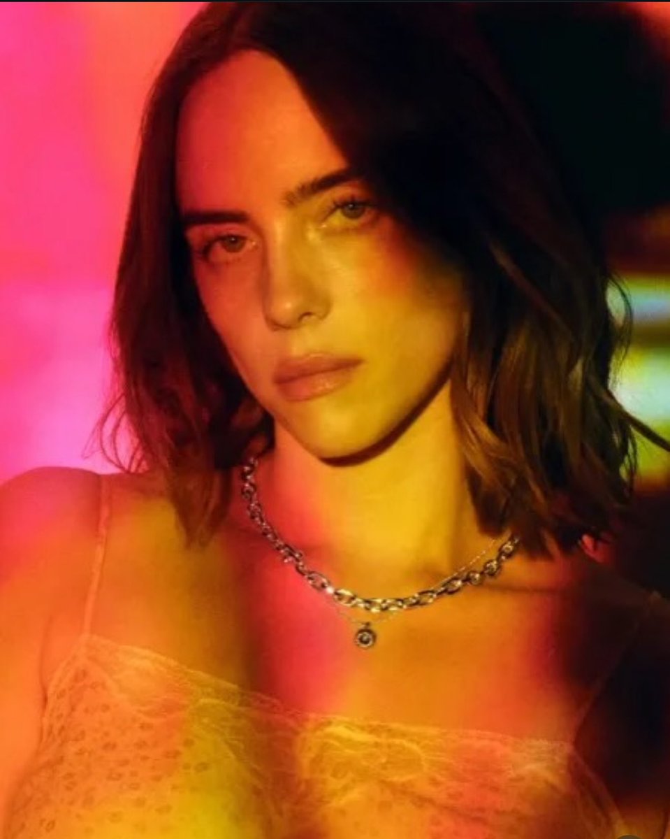 mirrorbilllie's tweet photo. TEARS IN MY EYES. SHES SO ETHEREAL. https://t.co/F2SoGZIOT9