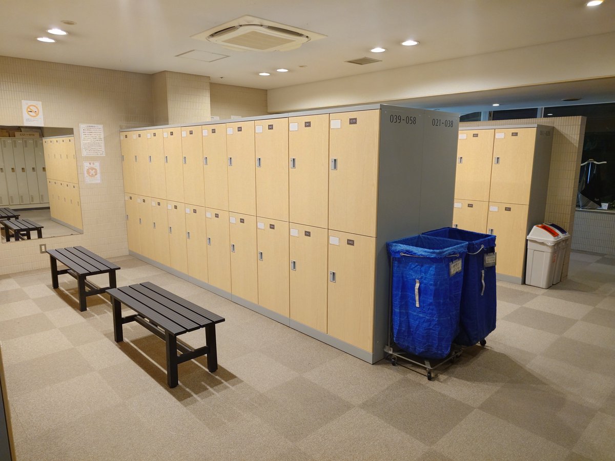 hokuo8000's tweet photo. 【34年間ありがとう！】

平成4年（1992年）のオープン以来、34年間使い続けてきたサウナロッカー。
本日、オープン以来初めて、すべて新しいロッカーに入れ替わりました！
長年、たくさんのお客様をお迎えしてきたロッカー。
34年間、本当にお疲れ様でした！
新しいロッカーも、これから末永くよろしくお願いいたします🙇
#サウナ北欧