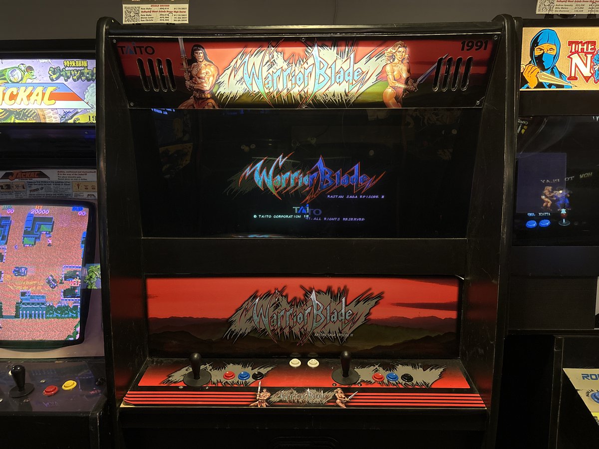 masao_ogino's tweet photo. ダライアス、ダライアスII（たぶんカスタムメイド？）、ニンジャウォーリアーズ、ウォリアーブレードの海外版筐体。ダライアスの写真がボケちゃっているのが残念。
#GallopingGhostArcade https://t.co/zirNJJuiuV