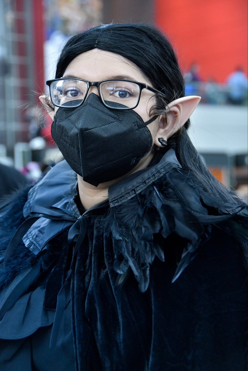 TogetherWeMask's tweet photo. “I mask up to keep my friends and partners around me safe and myself as well!” Oliver @foreverfallers cosplays as Vax'ildan. As @VirusesImmunity implied in the @nytimes, a Long COVID wave is inevitable. Letting our guard down is like playing Russian Roulette. #MaskTogetherAmerica https://t.co/kNzdV22kaq
