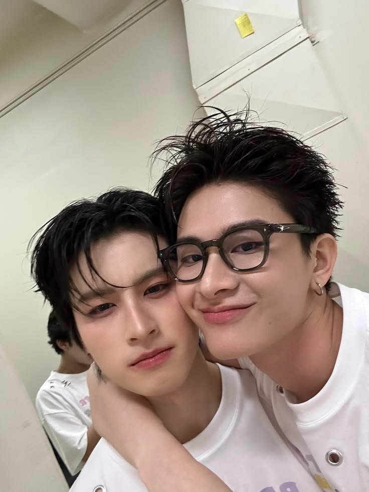 jenyee_14's tweet photo. เราชอบความสัมพันธ์ของเอเอกับไทยมาก ชอบในความที่พี่ก็พยายามเข้าหาน้อง น้องก็เปิดใจให้พี่มากขึ้นเยอะเลย จากดูเป็นคู่ที่ไม่น่าเข้ากันได้จากความต่าง กลายเป็นสนิทกันมากๆ ทั้งๆที่อีกคนชอบเสียงดัง อีกคนชอบเงียบ อีกคนชอบคุย อีกคนชอบฟัง อีกคนชอบเธอ แล้วเธอชอบยัง เอ้ยผิด https://t.co/TDwPeSdIUz