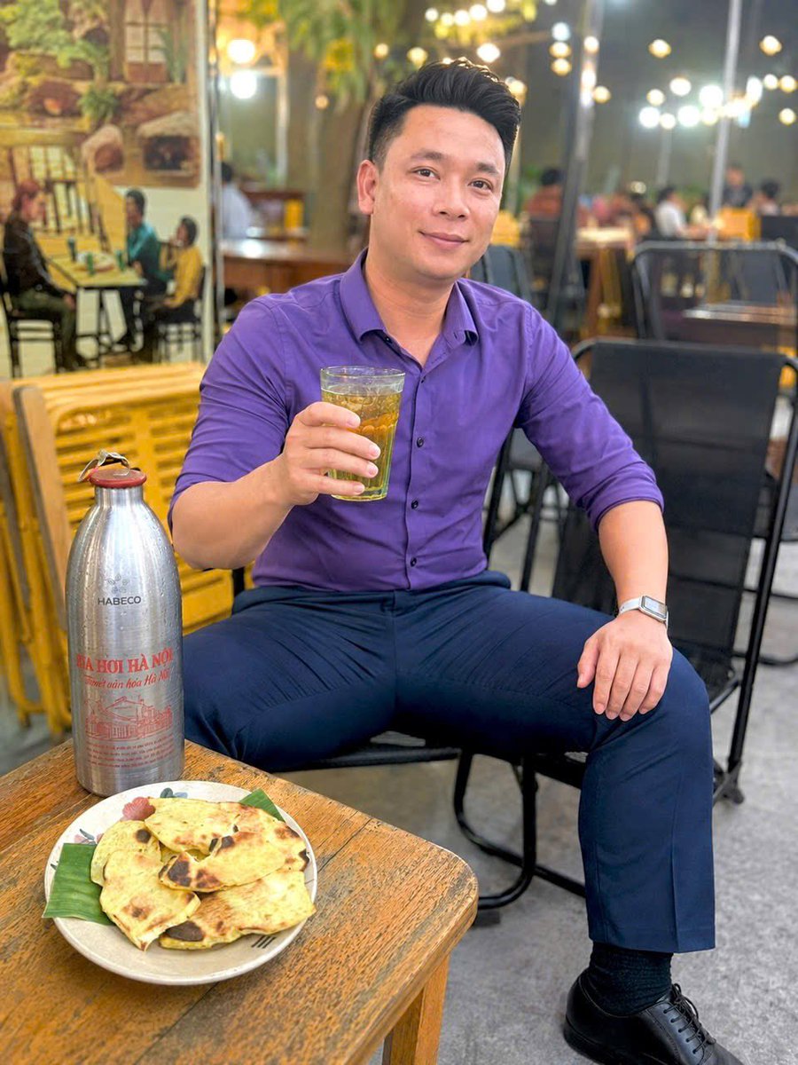 trandong1393's tweet photo. Từ từ nha các em.. thầy sẽ trả lời lần lượt hết.. tại nay thầy cũng sỉn rồi..! Có em nào làm vợ đưa thầy về không...? https://t.co/ktfS2vHA9Z