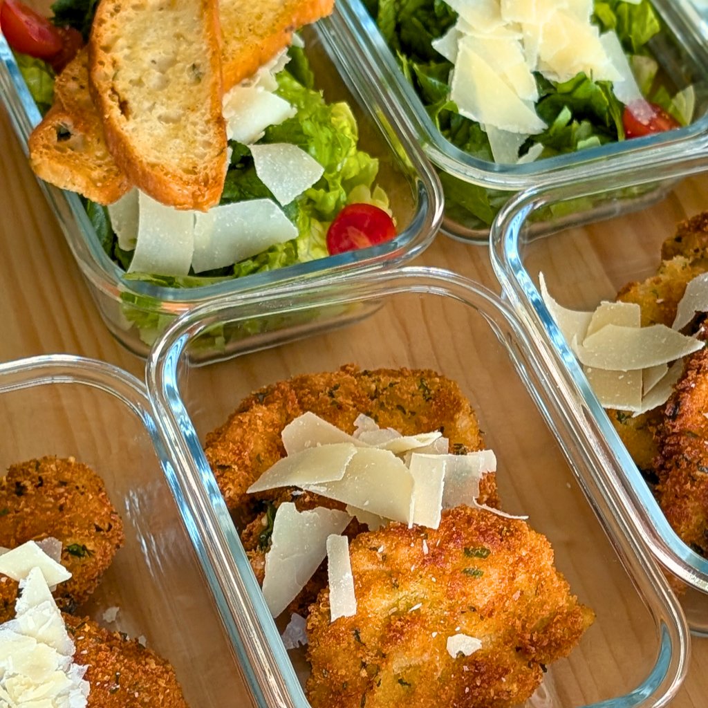 FriendThatCooks's tweet photo. Poll time 🍂 Which fall dinner are you picking? 🥗 A crispy chicken Caesar salad or a warm, hearty comfort meal? Cast your vote and tell us what you're craving this season! 👇 #FallPoll #FavoriteDinner #PersonalChef #FriendThatCooks https://t.co/oHjbaz2KzY