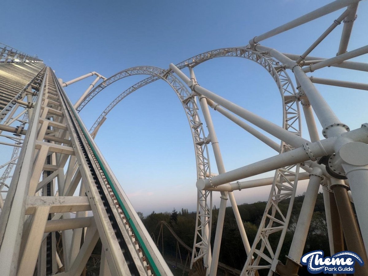 ThemeParkGuide's tweet photo. Would you dare climb to the very top of Hyperia?

It’s a whopping 364 steps to reach the top! Would you take on the climb?

#ThorpePark #Hyperia https://t.co/0ZdaLHlnJs