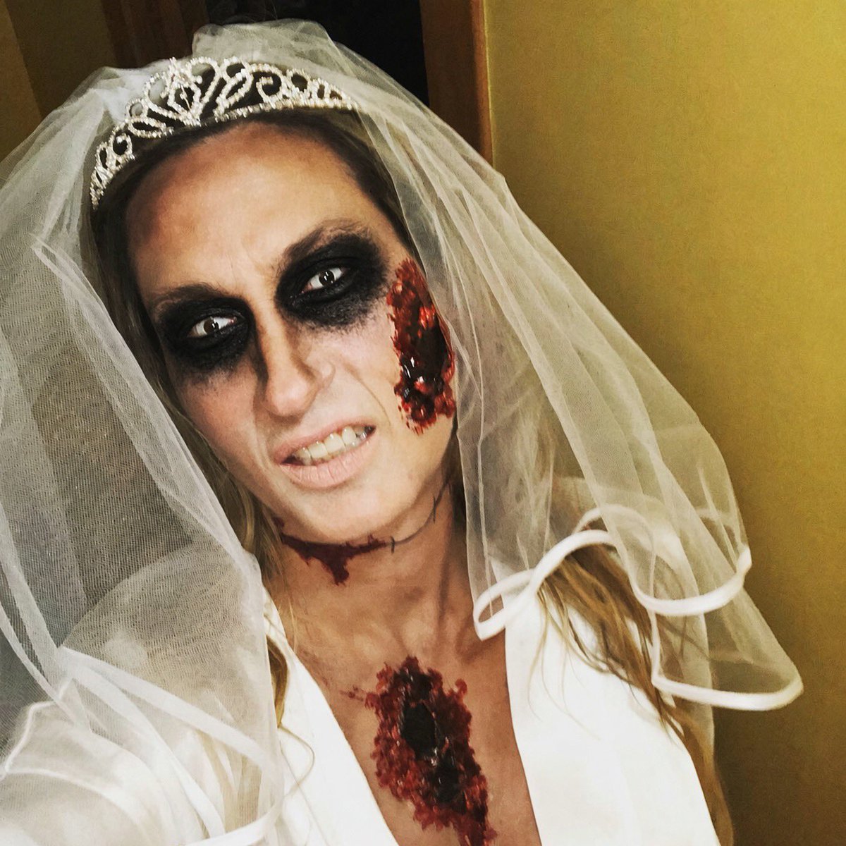 MsDevonJohnson's tweet photo. I love Halloween! It is my favorite holiday! This was me as a Zombie Bride! 💋💋💋 https://t.co/5VmAJ9979A