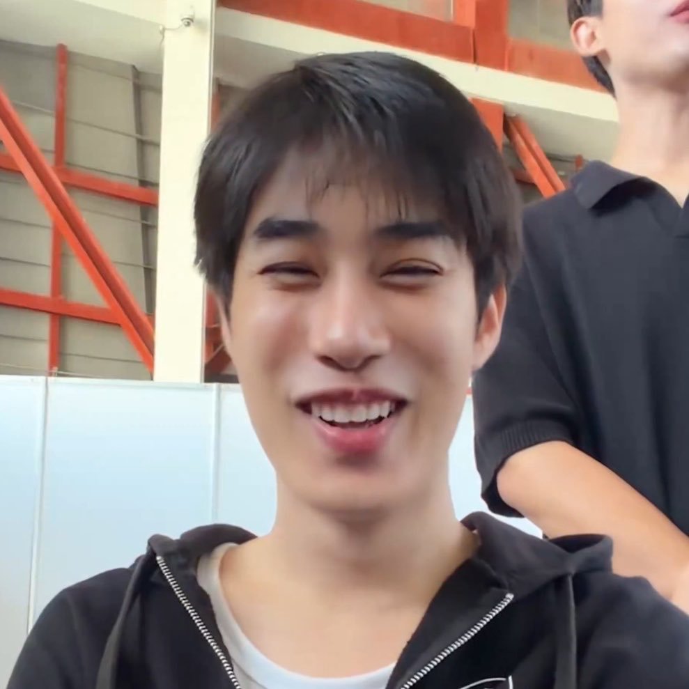 Bxmb168's tweet photo. @Nanzaky11 @TLE_mtm ผมหล่อได้มากกว่านี้ฮ่ะแม่

Tle Matimun

#TLE_mtm   #เติ้ลมติมันท์ https://t.co/9AdbQhEmYh