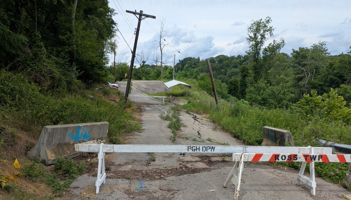 Pittsburgh's tweet photo. Before &amp; after! A critical artery between Pittsburgh &amp; Ross is restored!

Our Department of Mobility &amp; Infrastructure crews remediated slope issues, installed a retaining wall &amp; paved Transvaal Avenue. The roadway had been closed for several years due to deteriorating conditions. https://t.co/54lNVAnvbL