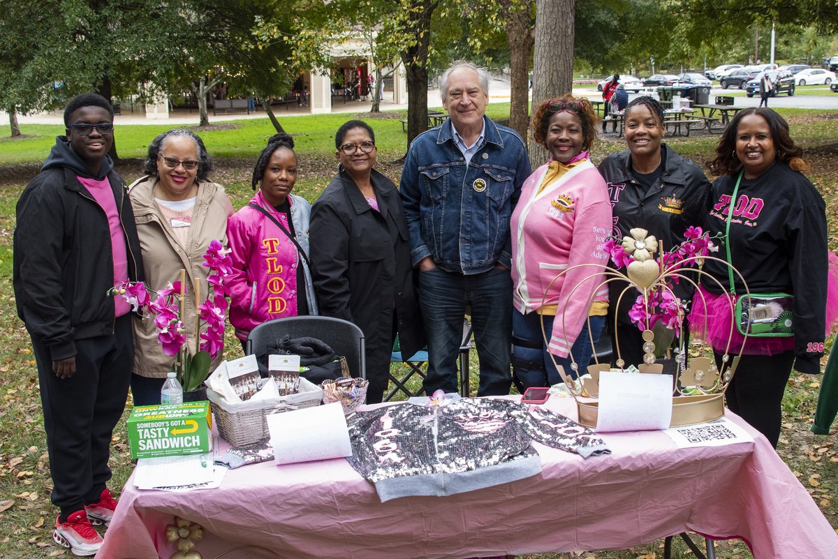 MontCoExec's tweet photo. I stopped by The Park Goes Pink in Wheaton on Saturday for breast cancer awareness, health screenings and community resources. Thanks to our African American Health Program, Del. Pam Queen and everyone who made this event possible. Early detection matters! https://t.co/Jdju6hC4wO