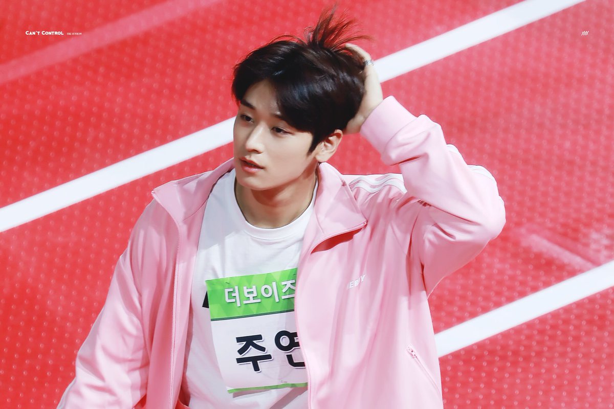 takadapk's tweet photo. 아육대 핑크 주연이 보면 마음이 몽글몽글해짐 https://t.co/M7iB1VJSiU