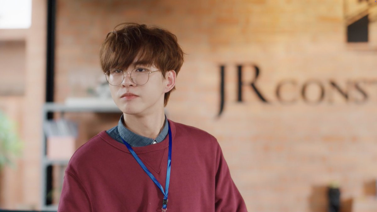 builtinlove's tweet photo. ปัญหาใหญ่เกิด หรือเป็นเพราะวันนี้ใส่เสื้อสีแดงรึป่าว 🫨 

#BuiltinLoveEP1
BIL SERIES EP1 https://t.co/L02PifYaN6