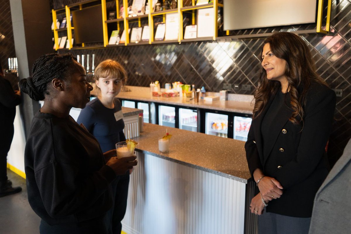 Springboard_UK's tweet photo. 💚 13 Springboard trainees visited @Xceleratewithedgbaston for mixology and barista sessions, building skills and confidence. Thanks to @compassgroupuk , @JonathanFoot and MP @PreetKGillMP for supporting pathways into hospitality! 👉 https://t.co/8kwESunAJF #Springboard https://t.co/r7fRgJs9LC