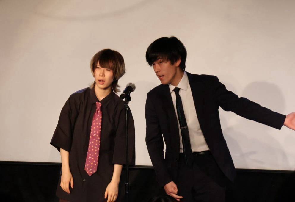 NAKAYAMEAT's tweet photo. 【演者紹介】
逃避行

システム漫才・キャラ漫才が流行するこの大学お笑い界で、コント漫才のエースを担い続けている貴重な存在。むしろ、逃避行がいるせいで誰もコント漫才をやりたがらないのかもしれない。今何を言っても許される権利があるならば、NOROSHIでチームを組みたいと言いたい。 https://t.co/M9GDL1kdn1