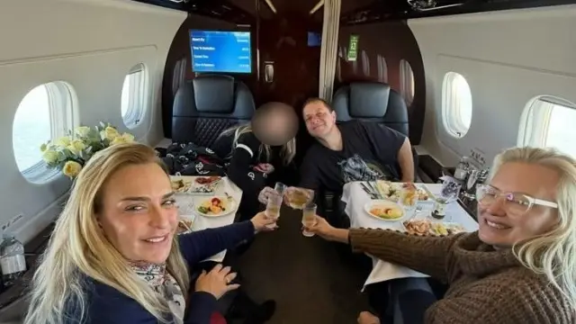 ducavendish's tweet photo. Precisamos virar essa página na história do Brasil.

Nós pagamos enormes impostos e temos muito pouco retorno.

Ninguém aguenta mais tanta corrupção. https://t.co/HREhWQq3Wu