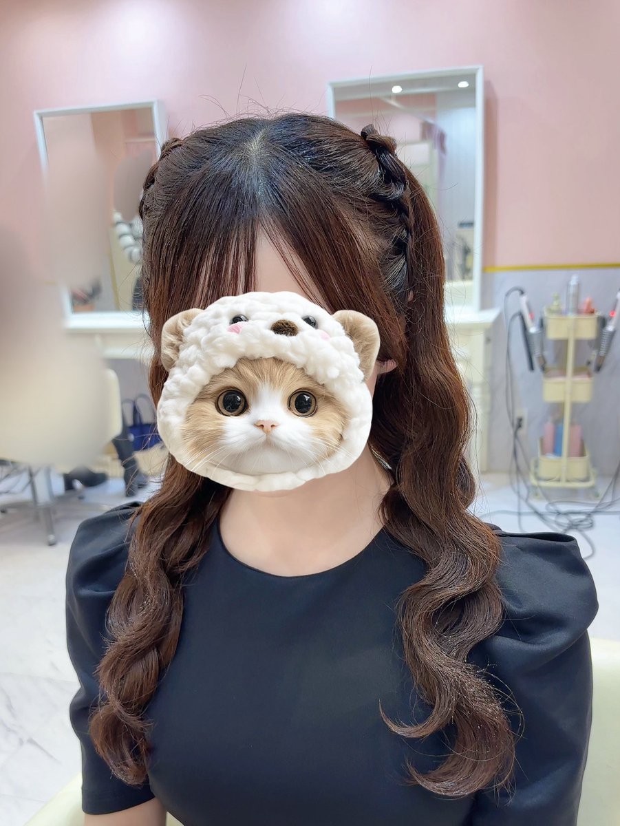 piti_pitico's tweet photo. ちなこの服にはエピソードがあって−…友達の結婚式行くから服買お−⭐️えっ!これかわい−これにする🎶で買ったセットアップの上の服で、後から調べたら結婚式にバイカラーはよくないらしく下のスカートがフリフリピンク🩷だったので泣く泣く断念した上の服😭救えてよかったですね。24000とかしたし https://t.co/LvJkSvQmA0