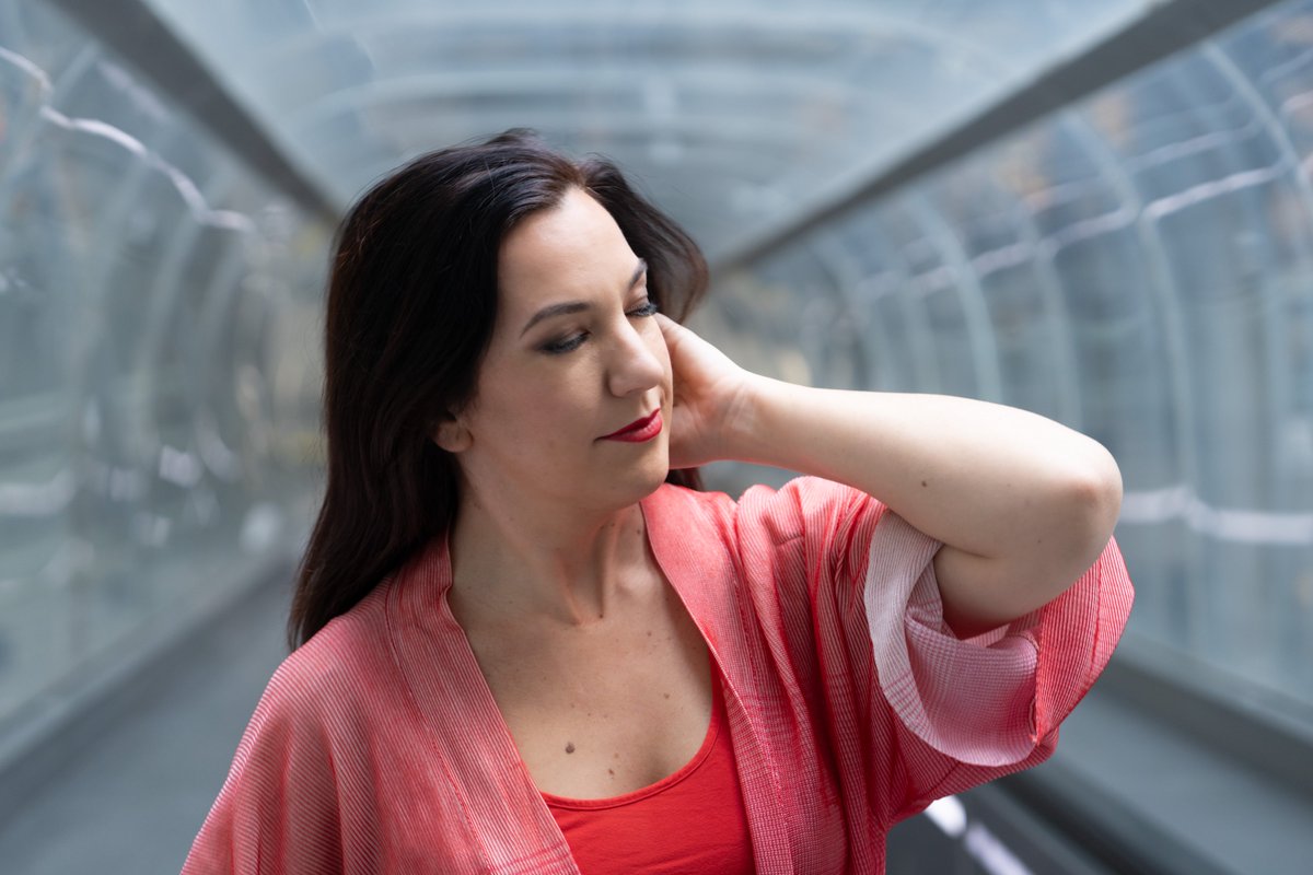 inter_presse's tweet photo. Ce jeudi, dans la #Grandematinale de @Franceinter,

À 9h05, @marinavmezzo, mezzo-soprano, sera l’invitée du Grand Portrait de Sonia Devillers pour la sortie de son nouvel album "Beyond". https://t.co/HlcuJAAkQf