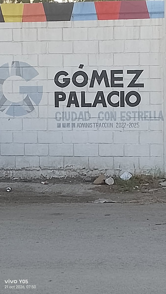 IsisDatoryddo's tweet photo. A zuly la tienen en escuela del cree porque la hicieron 1, sus paredes son verdes y el frente está agua y alcantarillado con pozo 8 https://t.co/7kSqxxbAjU