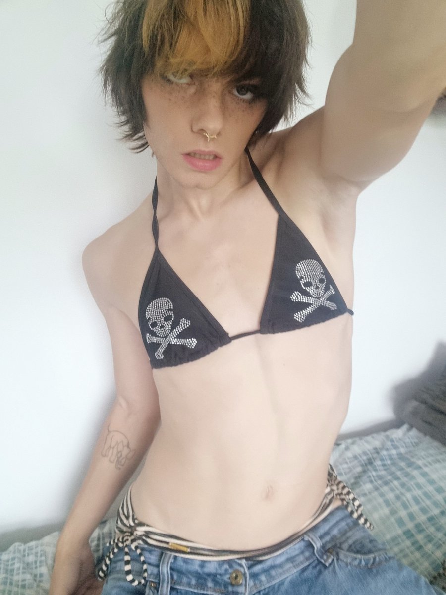 jonesyfrrr's tweet photo. pirates can be enby too https://t.co/qLJao2IFUA