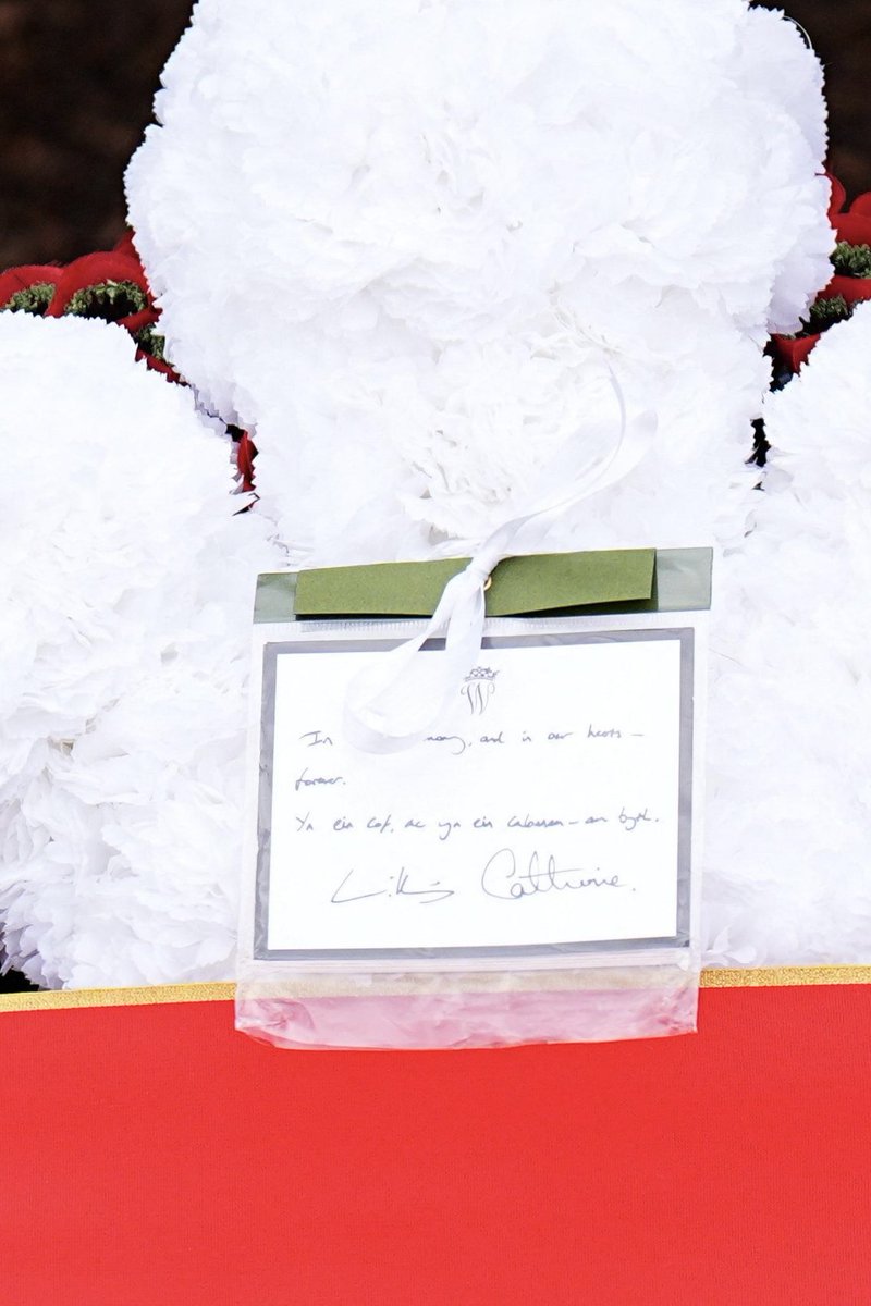 Canellelabelle's tweet photo. HRH The Prince of Wales cut a sombre figure as he lays his wreath in remembrance of the lives lost❤️‍🩹
   The message on the wreath is signed by both Prince William and Princess Catherine. Everytime he lays a wreath it is in their name. And the one time she laid a wreath it at the cenotaph, it was in their names as well. 
   I love this equality in their marriage, the mutual respect and shared affection.
They walk side by side, they make decisions together, they share responsibilities and make decisions together on raising their children, they work together, live together, holiday together and face hardship and happiness together.
  They are the very definition of Marriage ❤️
 📹Imperial Material