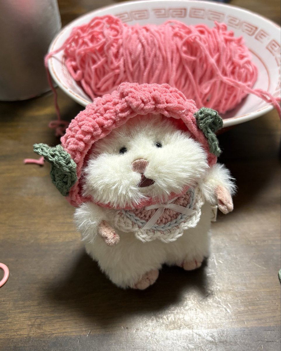 Uniatwa's tweet photo. はむにぎりの個体差ゆえ、
たわちゃんに比べて頭が小さいおにちゃん……

結果、頭がブッカブカや！！！！😭😭😭

これはこれで可愛いんやけど！！！
次こそ頭を一回り小さく縫って、
桃チャレンジ🍑リベンジするぞーーー！！！✊🏻🔥 https://t.co/Pv7u5p2DxR
