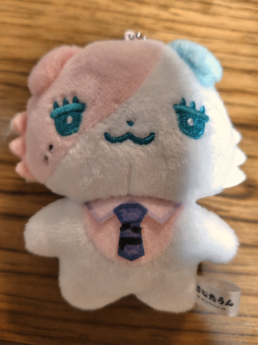 saraazu's tweet photo. うちのりきたうん、右手たくましいね。
かわいいね。色んな角度から眺めてもとてもぷりてぃなのだけど、個人的には膝に乗せて見上げて貰ってる時が最高なので、お手元におります際はぜひともお試しください。 https://t.co/Y4w5IcHzUm