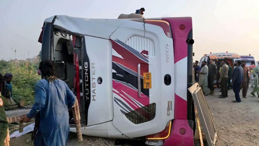 XHNews's tweet photo. At least eight people were killed and 32 others injured when a passenger bus overturned on a highway in Pakistan's eastern Punjab province early on Wednesday, said a rescue official https://t.co/fUv1z6FdNH https://t.co/Ofkrt4LLjZ