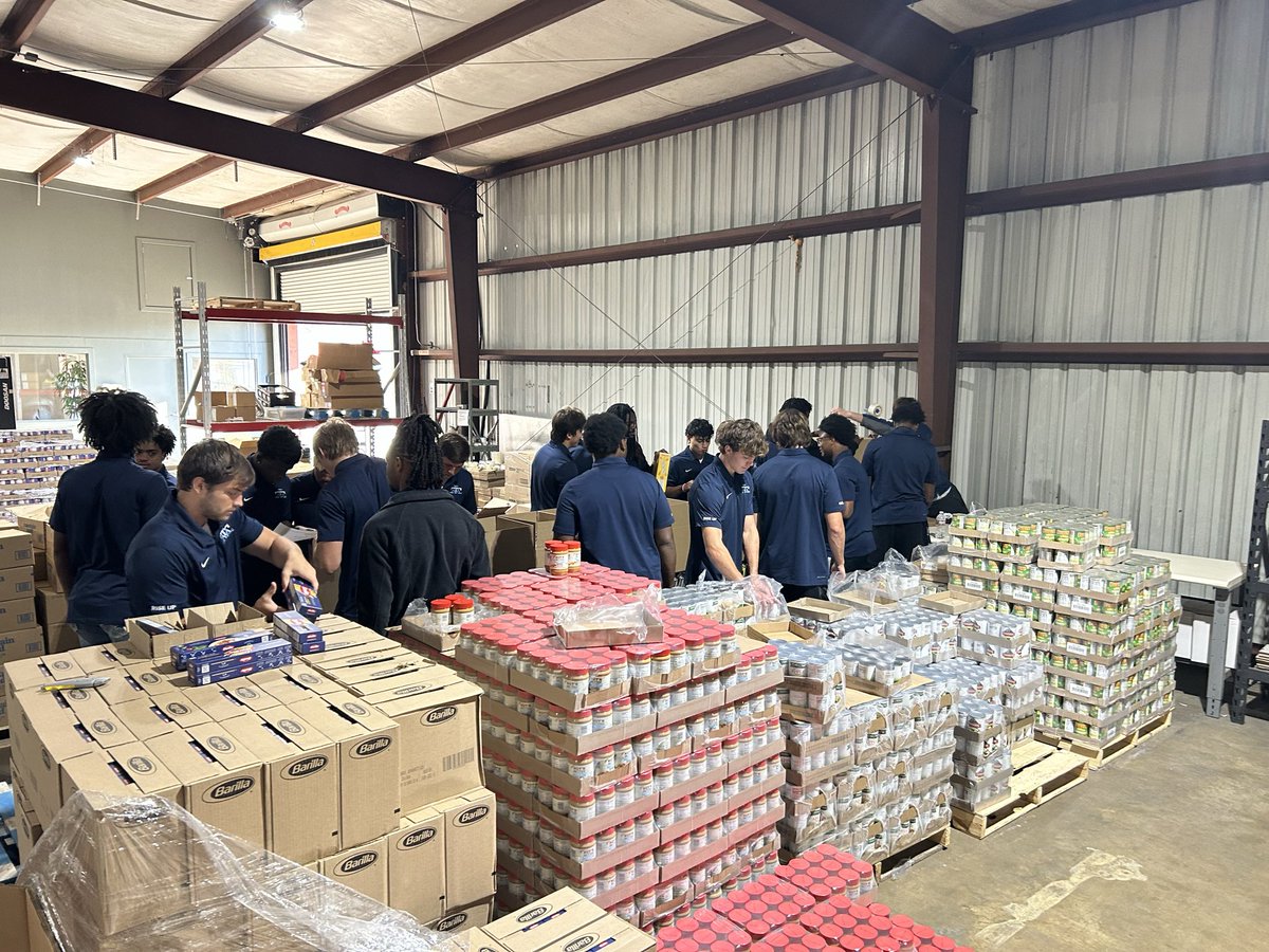 JoshuaEargle's tweet photo. Absolutely incredible to watch these young men from @TAMUT_football work this morning @HarvestRFB
#TXKUSA
#UnityInCommunity
#RISEUP | #SoarEagles https://t.co/oYz0y5EXCa
