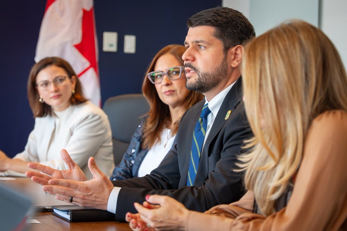 DDECPR's tweet photo. 🇵🇷🇨🇦 ¡Puerto Rico continúa abriendo puertas en mercados internacionales!

A través de PromoExport, el Departamento de Desarrollo Económico y Comercio continúa fortaleciendo los lazos comerciales con Canadá, promoviendo nuevas oportunidades de exportación y conexiones estratégicas para nuestras empresas.

Seguimos impulsando el talento y los productos puertorriqueños hacia nuevos mercados.