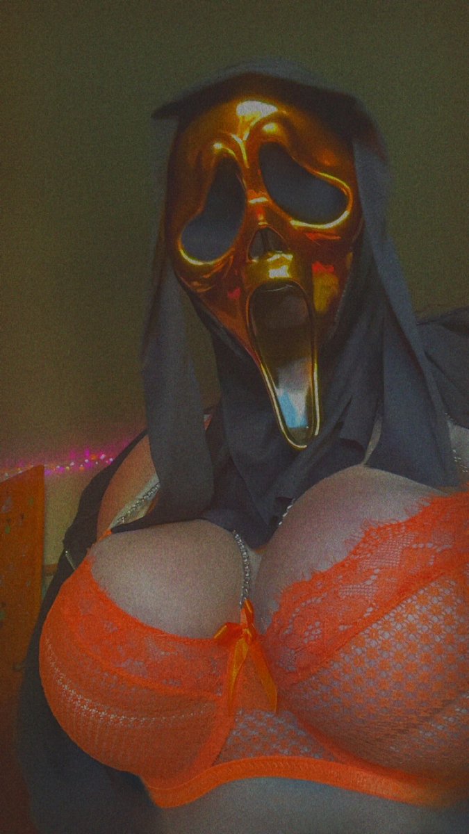 TheDieselBrat's tweet photo. He said he likes scary movies. I said, baby, I AM the plot twist 🔪🥀😜 https://t.co/SUymD8dW8B