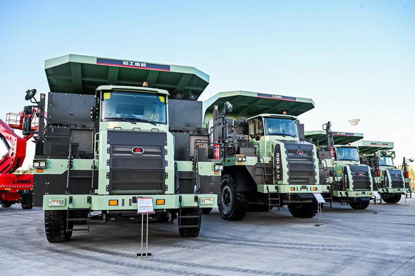 im_mining's tweet photo. #LGMG will showcase more than 30 of its latest products at @baumaOfficial China 2026. In #miningequipment, LGMG will unveil an industry-first 4×2 #hybrid #rigidminingtruck powered by a #permanentmagnet synchronous motor (PMSM), plus it will highlight its first #allelectric #miningexcavator & an innovative hybrid #articulated #dumptruck https://t.co/2oIP5zKSO1