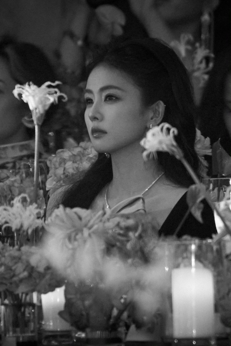 bailuniverse's tweet photo. 261021 | #bailu studio weibo update! (1/2)

“purple tulle embodies timeless elegance, while the camera captures bailu’s fashionable moments.” 

#BaiLuxBazaarGala2026
#BazaarFromChina2026 https://t.co/IHpXTS4cjz