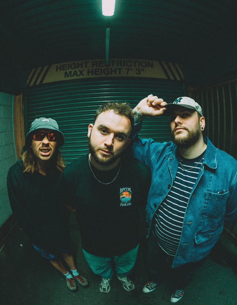 CommunityAd's tweet photo. With sun-kissed indie-rock sounds and a strong connection to the seaside, Margate band TEZ are building a name for themselves beyond the local music scene.
The trio began as a bedroom project in 2022 before becoming a band the following year. 
https://t.co/2dJh1QnHyr https://t.co/KKwmtME3SC