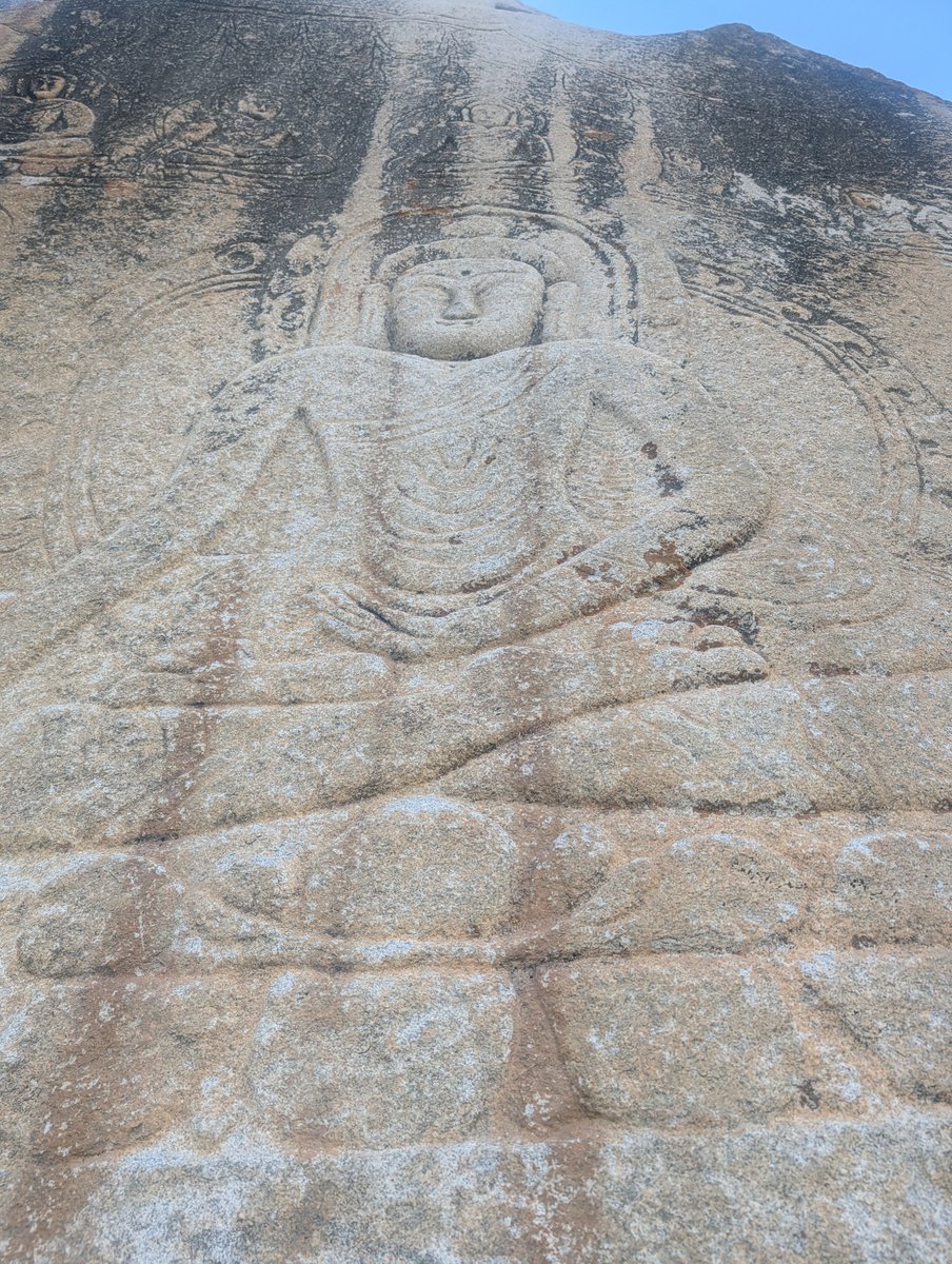 5handa0's tweet photo. 平面の岩に刻まれた仏画
スカルドゥの仏教遺跡

Manthal Buddha Rock

9世紀頃のものだという。
正面の平面だけでなく、分かりづらいけど裏にも仏画やストゥーパが刻まれている。(3-4枚目)
バルティスタン地方に残る貴重な仏跡🙏 https://t.co/vxQkGYqV1A