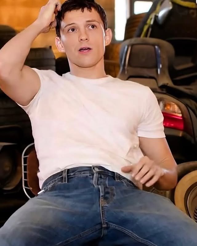DSAccount1996's tweet photo. I can handle two 😍😍😍
#kimseungmin #tomholland https://t.co/fadaD3mHhQ