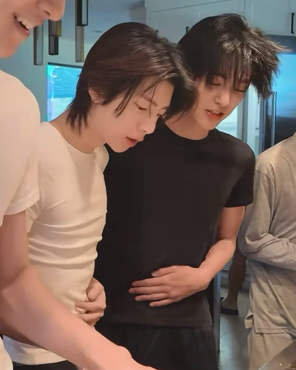 belovedkeju's tweet photo. why do they look like a married couple in this photo 😭 https://t.co/JNnGQi5Yud