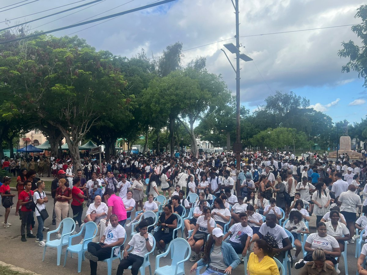 UJCdeCuba's tweet photo. Con el slogan "La talla es hacer", lanzamos la campaña por los 65 años de la #UJCdeCuba.
En este importante aniversario demostraremos nuestro compromiso como jóvenes, poniendo el pecho a las dificultades, creando y defendiendo la Patria desde cada trinchera. 🇨🇺

#LaTallaEsHacer https://t.co/UNYHMRmXU9