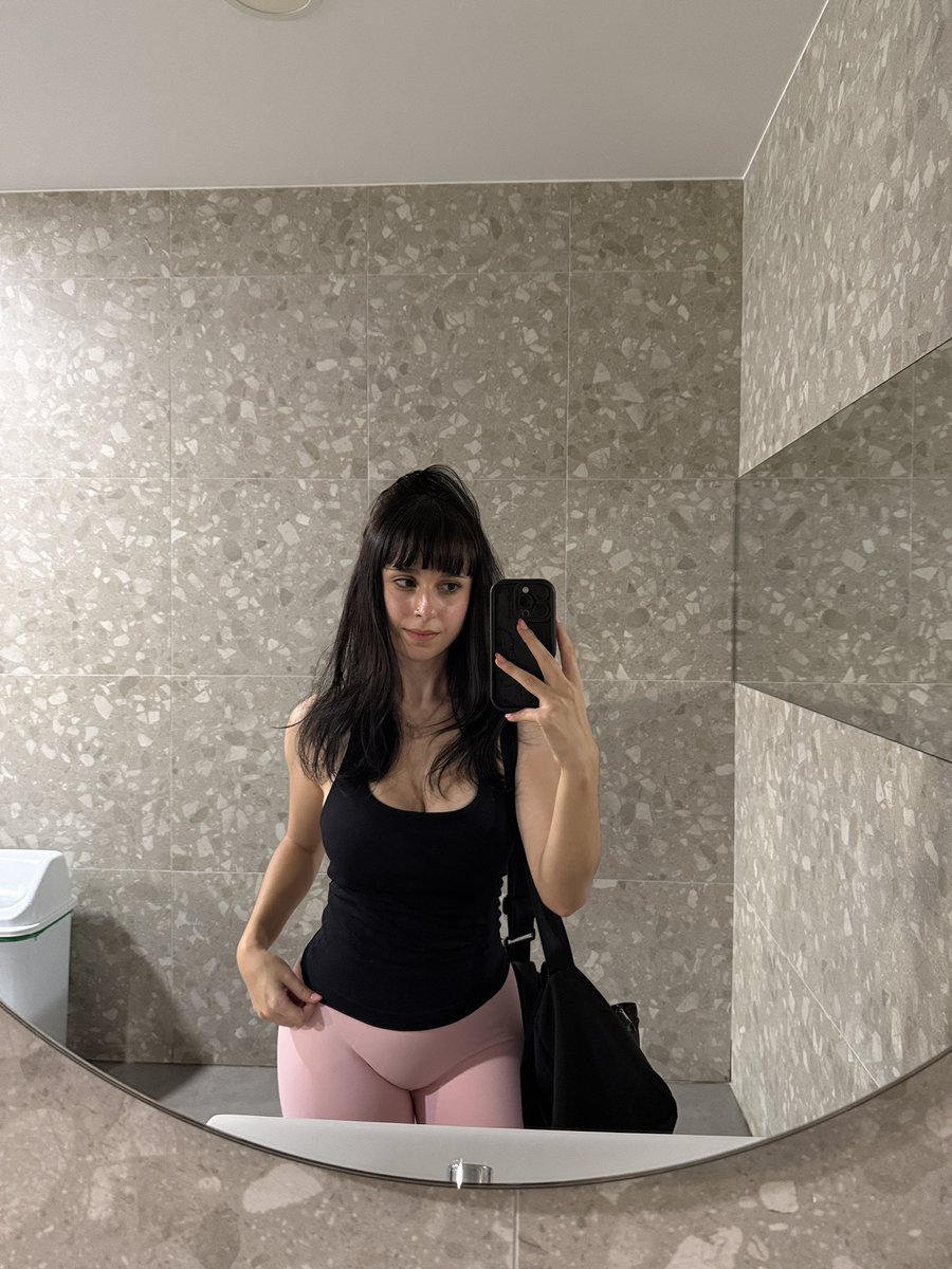 kirbystanner's tweet photo. holaaaa vayan al gym y beban agua!! https://t.co/3WmRJC4tKt