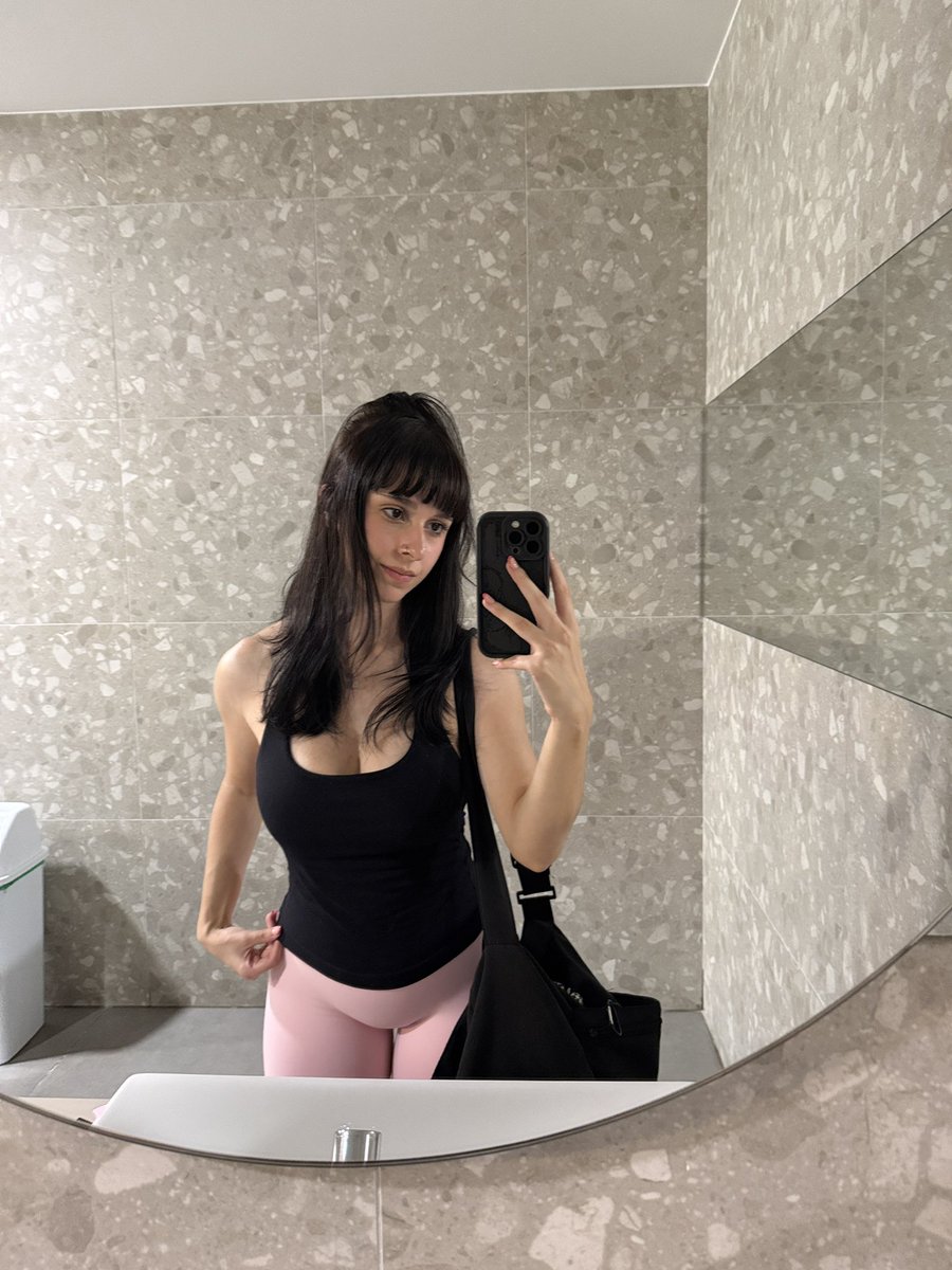 kirbystanner's tweet photo. holaaaa vayan al gym y beban agua!! https://t.co/3WmRJC4tKt