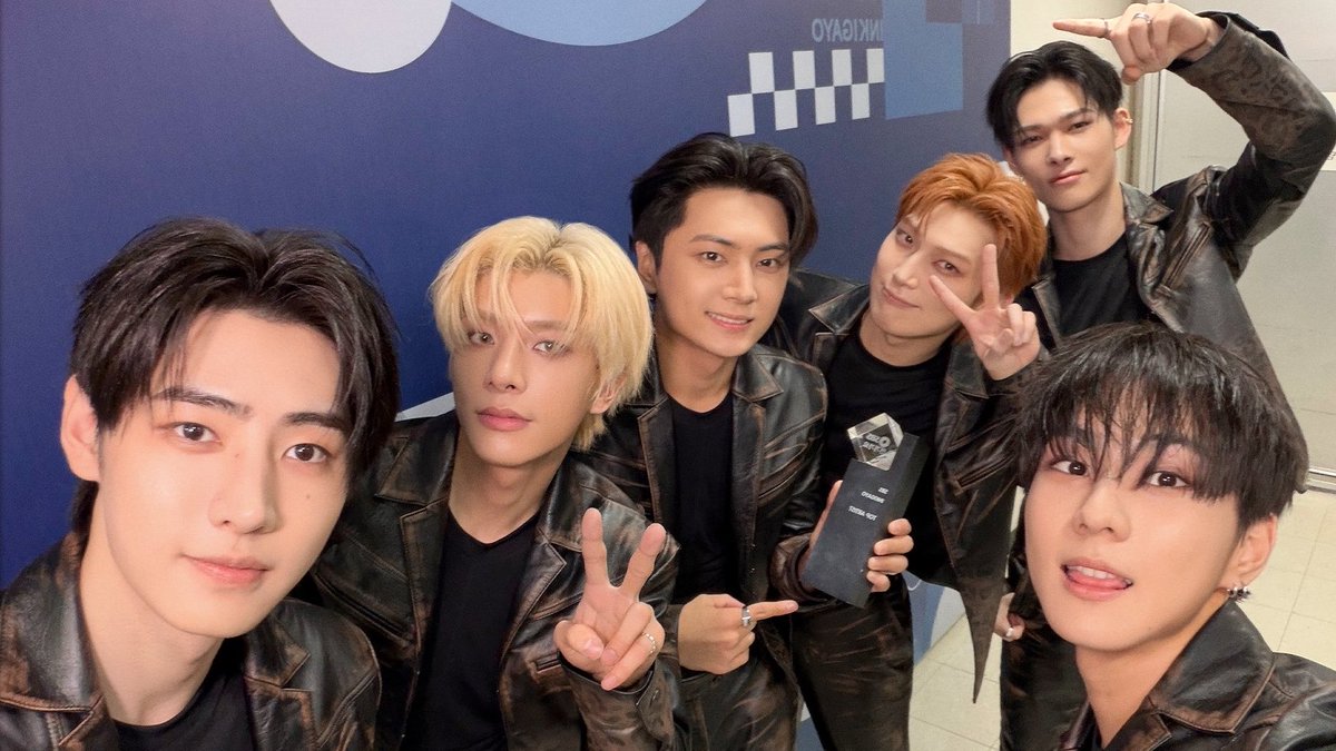 enhapopbase's tweet photo. I vote #ENHYPEN for #2026MAMAVOTE. https://t.co/u4xUZIupEE