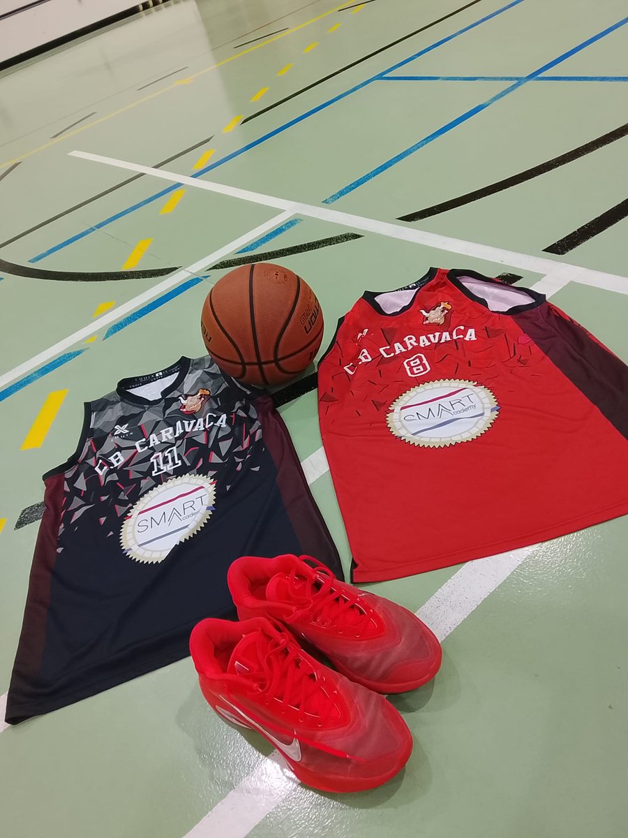 CB_Caravaca's tweet photo. 🏀✨ No queda nada mal el logo en las camisetas. 

❤️ Siempre rodeados de los mejores y el Junior Masculino luchará cada jornada en la pista con uno más.

📚 Recuerda que puedes aprovechar la oferta y aprender/mejorar tu inglés con los mejores.

¡LONG LIVE BASKETBALL! 🏀❤️🏀 https://t.co/6has1ytIZR