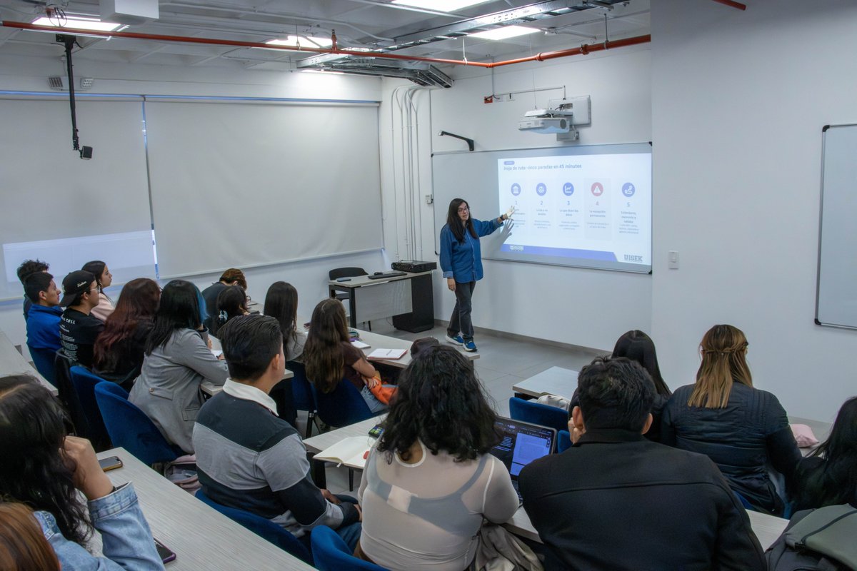 UISEK's tweet photo. La carrera de Derecho de la #UISEK realizó un nuevo coloquio académico, dirigido por la docente Ma. Gabriela León, para analizar la Ley Orgánica que Regula el Apoyo Complementario y Subsidiario de las Fuerzas Armadas a la Policía Nacional. https://t.co/6HCl5nTIRC