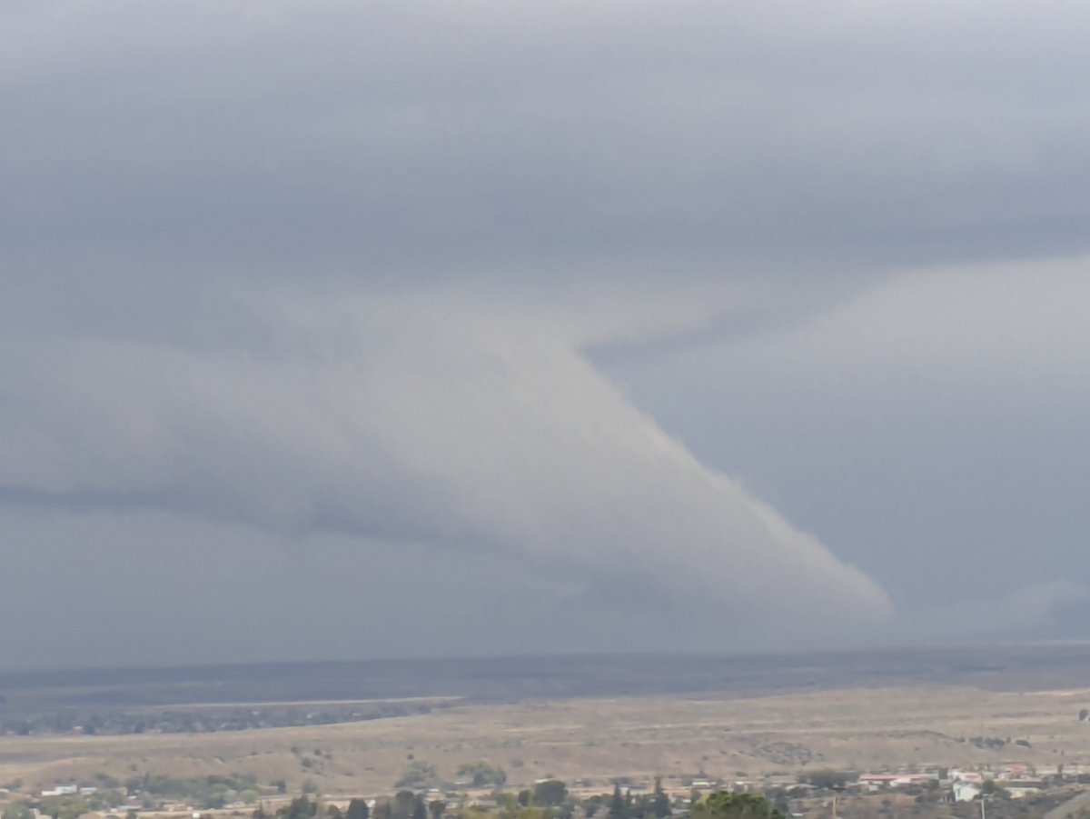 azfloorplanman's tweet photo. Tornado in north Prescott valley, AZ as seen from Dewey-Humboldt. #shareyourweather https://t.co/OzfoxHTfZf
