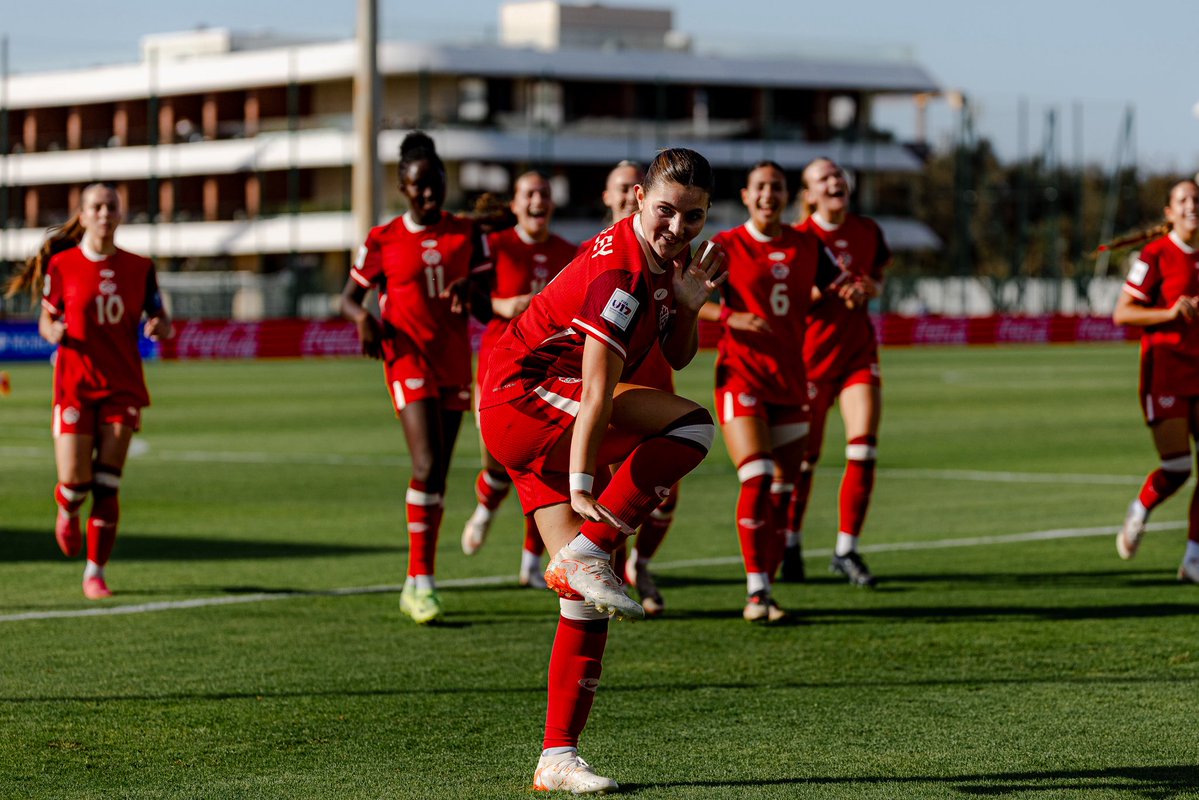 CANWNT's tweet photo. Ice cold from Tingley 🥶

🇨🇦 🇳🇴 
#CANWNT https://t.co/UsHsVX5eQQ