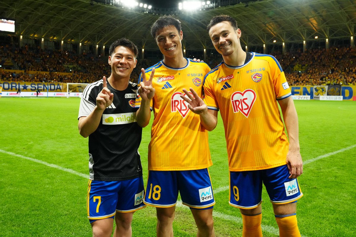 vega_official_'s tweet photo. 勝利の記念写真📸 

#VEGALTA #BREAKTHROUGH_未来を切り開け #12今治 https://t.co/dp0wtgcUWd