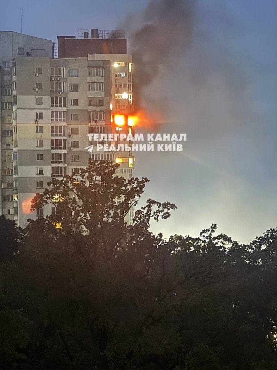 ChurchillFella's tweet photo. Russian terrorists attacked a 24-story residential building in the Svyatoshyn district of Kyiv: 2 people died, many injured. https://t.co/fS1ENclHjV