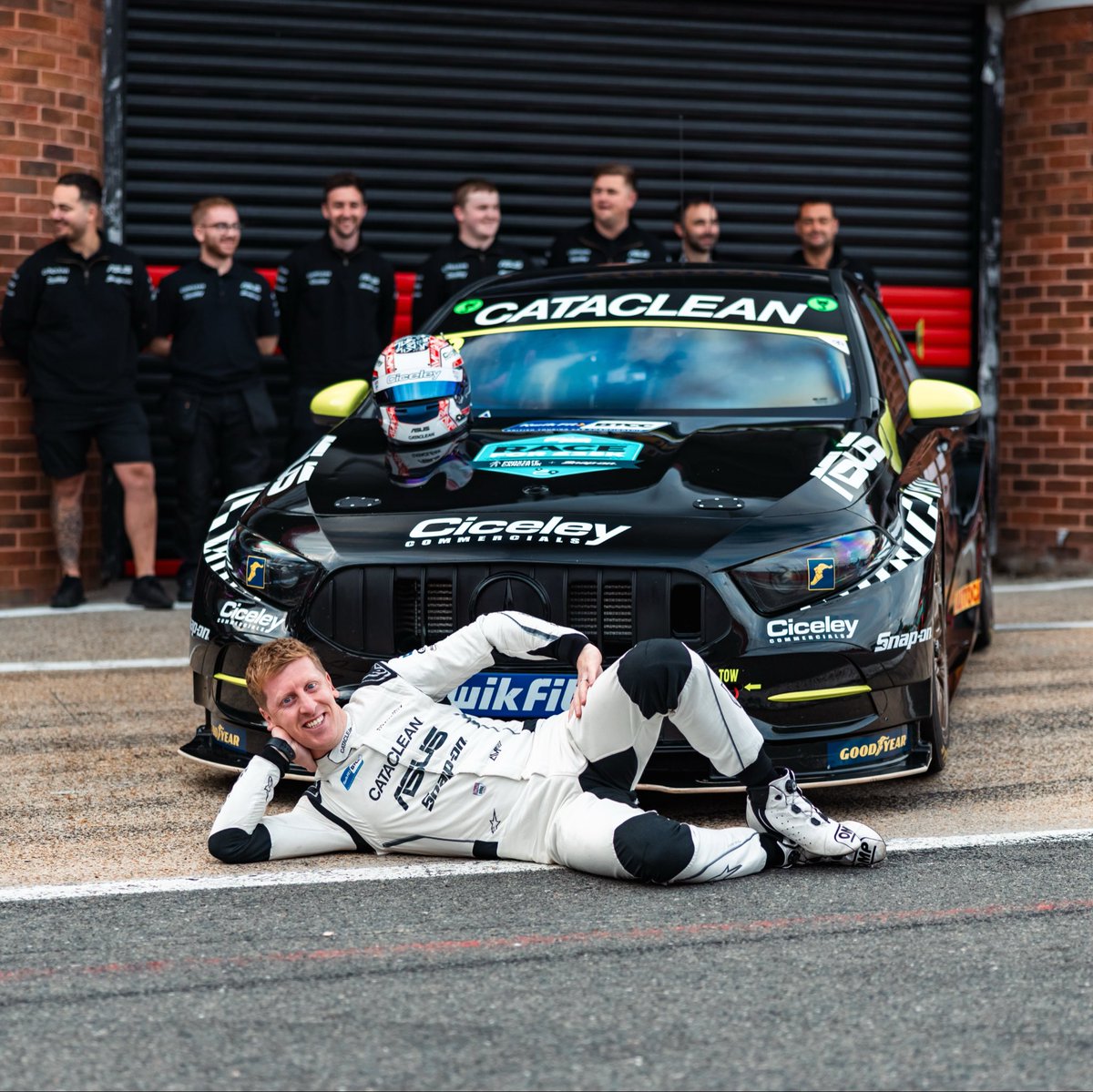 AdamMorgan33's tweet photo. Now that it’s been just over a week since the season finale, I just want to say a huge thank you to my car crew who ran the 33 Mercedes-Benz touring car. 🙌🏻 You guys have been faultless all year and deserve all the success we have shared in 2026 🥳

Thank you all, what a year 🏆 https://t.co/sGzZJQTBFT