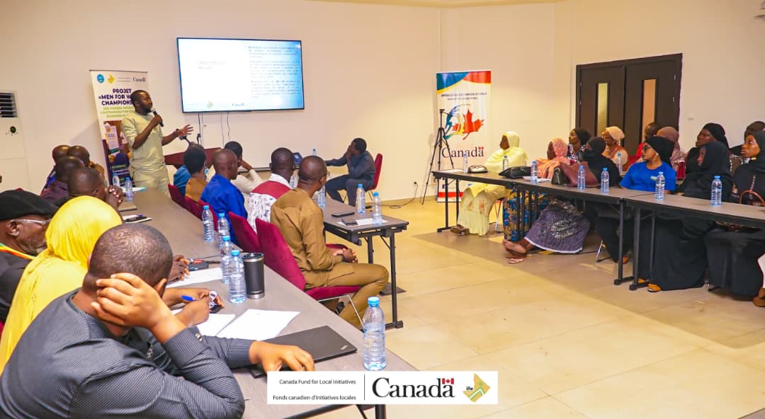 CanEmbMali's tweet photo. ✨ Equality is everyone’s responsibility. In Tienfala and Sébougou 🇲🇱, the #MenForWomenChampions 4.0 project, supported by the #CFLI 🇨🇦, is mobilizing women, men, and youth to prevent GBV, promote women’s leadership, and build stronger communities. #GenderEquality #EndGBV https://t.co/zI9UTl2IpE