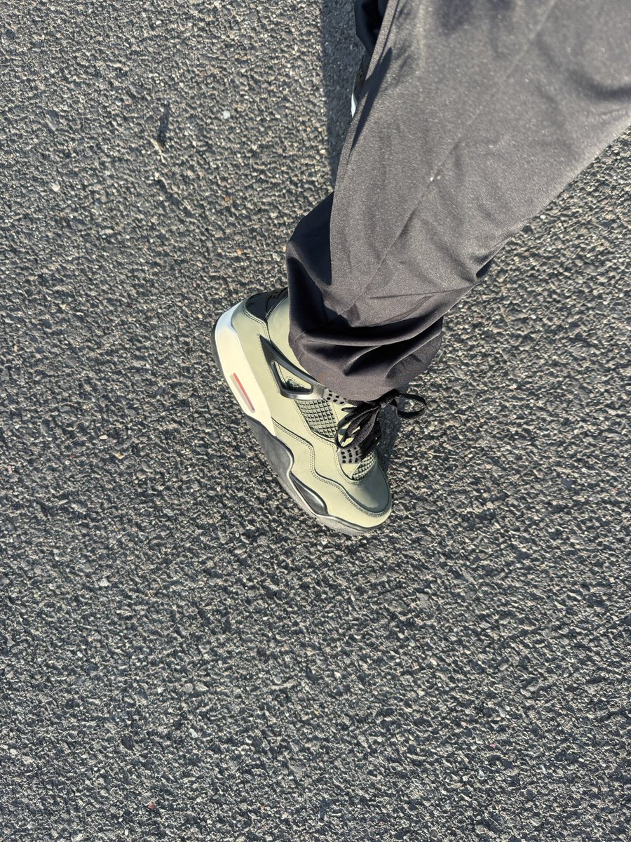 SaintRolfe's tweet photo. Feeling undefeated with this fall weather https://t.co/W0Bm85Mtd9